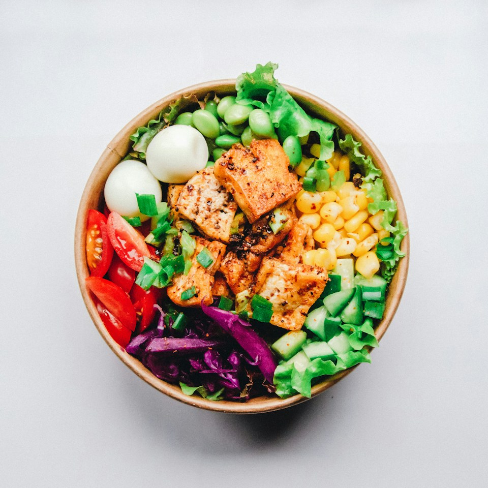 A colourful nourishing food bowl